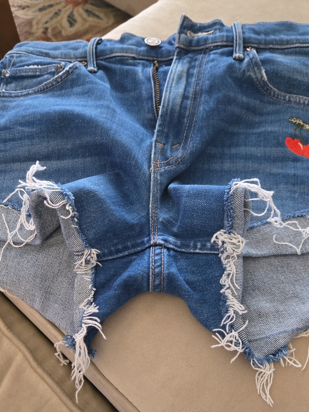 MOTHER The Rascal Slit Flip Short in Gold Rush - Picture 5 of 7